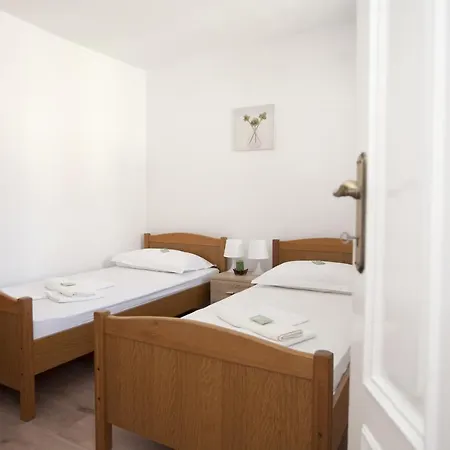 Central Square Slavuj Apartamento