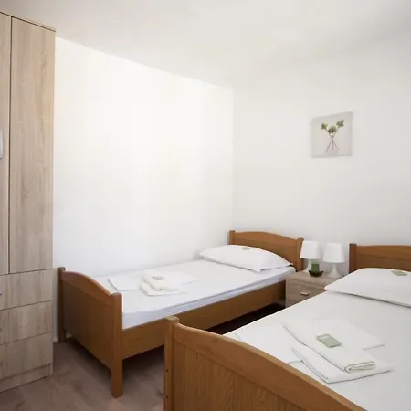 Central Square Slavuj דירה *