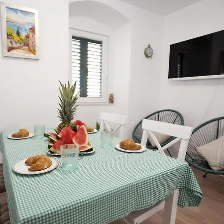 Central Square Slavuj *