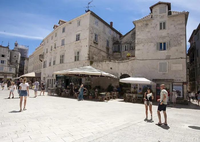 Apartman Central Square Slavuj *