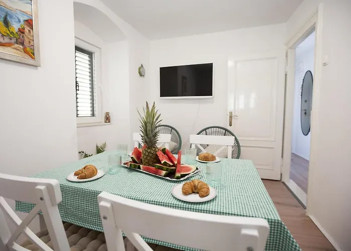 Central Square Slavuj Apartman *