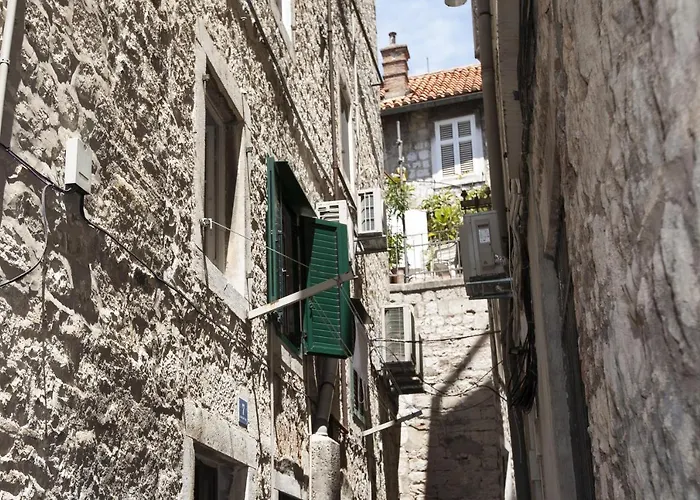 Central Square Slavuj