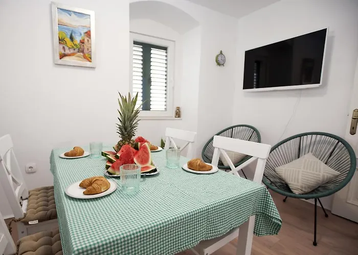 Central Square Slavuj *