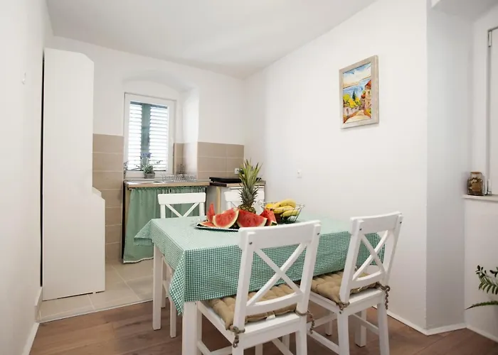 Central Square Slavuj *