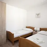 Central Square Slavuj Apartman *